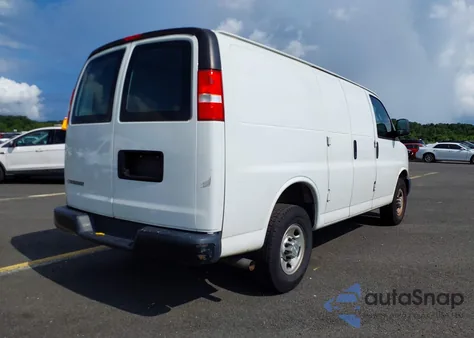2019 Chevrolet Express 2500 Work Van z USA, uszkodzony, nr VIN 1GCWGAFP8K1370495